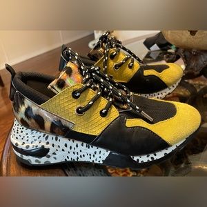 Worn Once Ladies Tennis Shoes Size 7